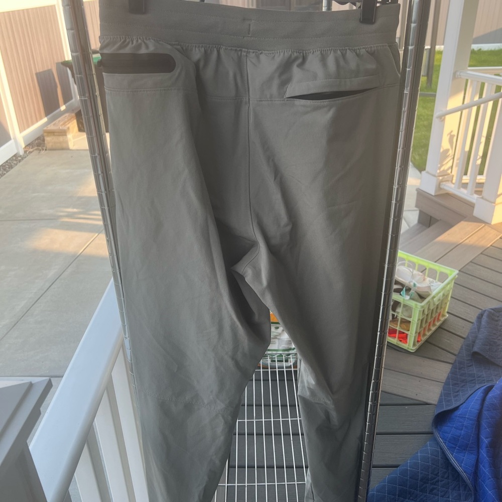 Under Armour Gray Sweatpants Comfortable Joggers